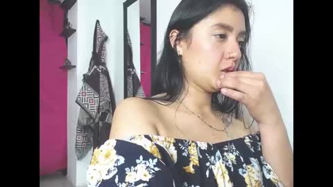 Snapshot of charlottekiss99 chatting on December 2025 01:33:01 AM charlottekiss99 online show from December 2025 01:33:01 AM