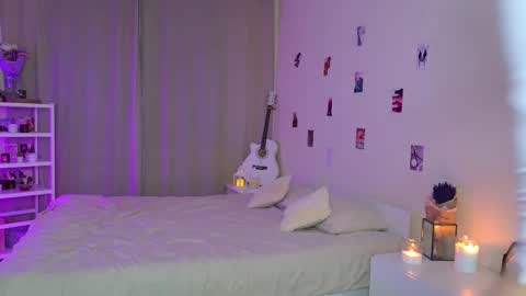 Snapshot of charming_bliss chatting on October 2025 03:55:01 PM Kaylee online show from October 2025 03:55:01 PM