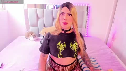 Sophie  online show from September 2025 07:04:01 PM