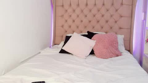 Snapshot of cheerry_moon chatting on November 2025 09:28:01 PM cheerry_moon online show from November 2025 09:28:01 PM