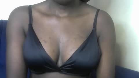 Snapshot of chelley4 chatting on October 2025 01:39:02 AM chelley online show from October 2025 01:39:02 AM