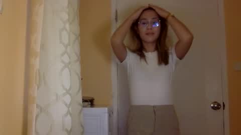 Snapshot of chelly4u69 chatting on November 2025 04:35:02 AM chelly4u69 online show from November 2025 04:35:02 AM