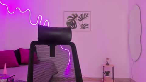 C H E R R Y online show from October 2025 12:03:01 PM