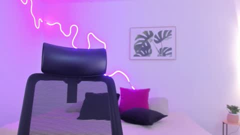 C H E R R Y online show from October 2025 12:26:02 PM