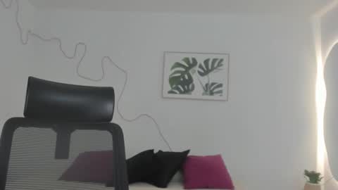 C H E R R Y online show from October 2025 12:02:02 PM