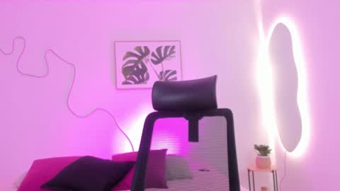 C H E R R Y online show from October 2025 12:18:02 PM