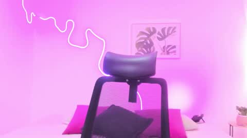 C H E R R Y online show from November 2025 12:18:02 PM