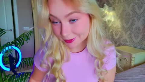 Mila online show from September 2025 05:52:02 AM