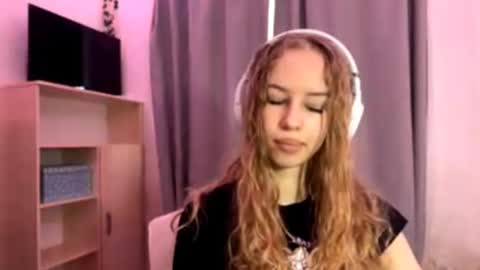 Snapshot of cherryrush951544 chatting on October 2025 05:18:01 AM Evie online show from October 2025 05:18:01 AM