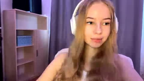 Snapshot of cherryrush951544 chatting on October 2025 09:43:01 AM Evie online show from October 2025 09:43:01 AM