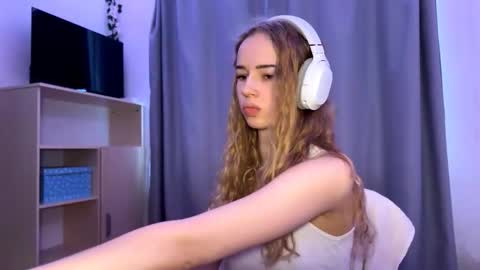 Snapshot of cherryrush951544 chatting on October 2025 09:42:02 AM Evie online show from October 2025 09:42:02 AM