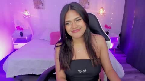 Snapshot of cherryvixen_ chatting on October 2025 06:14:02 AM Cherry Vixen online show from October 2025 06:14:02 AM