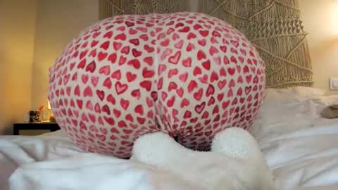 Snapshot of chillwithcamii chatting on October 2025 01:17:01 AM yoursensualparadise online show from October 2025 01:17:01 AM