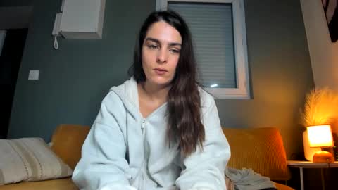 Snapshot of chillwithcamii chatting on November 2025 07:00:01 AM yoursensualparadise online show from November 2025 07:00:01 AM