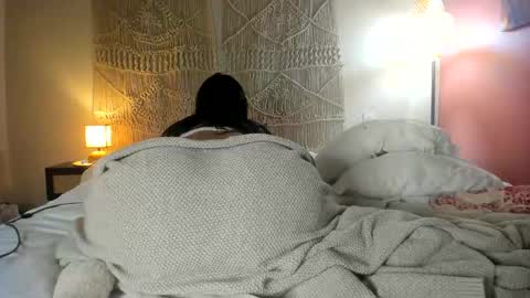 Snapshot of chillwithcamii chatting on November 2025 11:43:02 AM yoursensualparadise online show from November 2025 11:43:02 AM