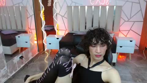 chipi_tay online show from October 2025 05:10:02 PM