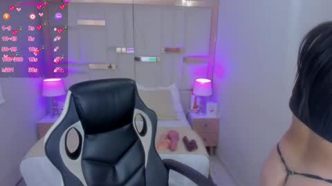 Chloe online show from February 2025 01:32:01 PM
