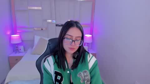 Chloe online show from February 2025 04:42:02 PM