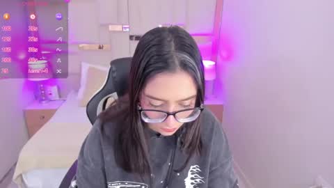 Chloe online show from March 2025 01:14:02 PM