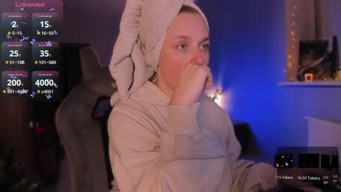 chloegins online show from December 2024 07:54:02 PM