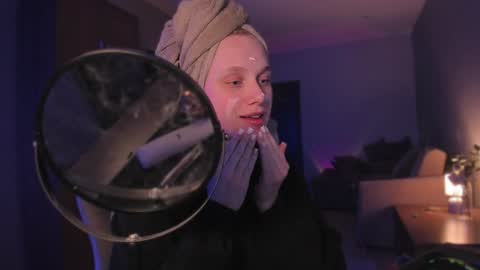 chloegins online show from December 2024 06:12:02 PM