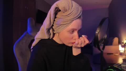 chloegins online show from December 2024 03:26:02 PM