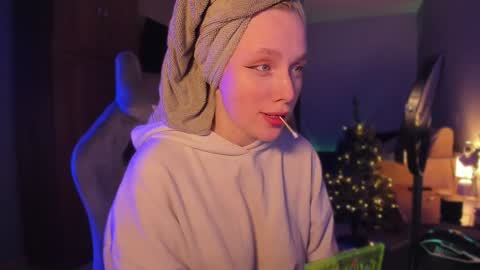 chloegins online show from December 2024 03:26:01 PM