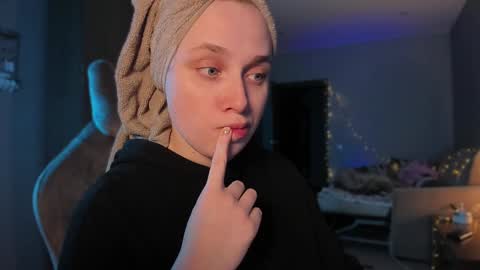 chloegins online show from January 2025 06:00:01 AM
