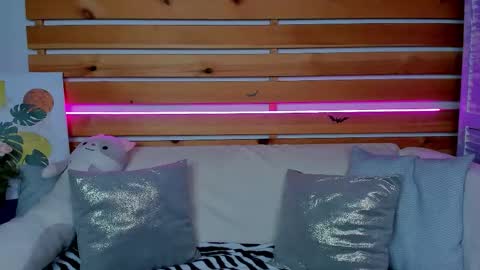 Snapshot of chloejenyss chatting on November 2025 01:25:02 AM Chloe online show from November 2025 01:25:02 AM