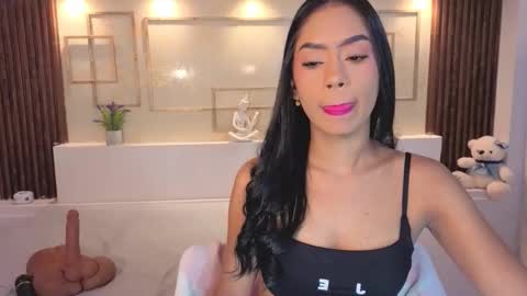 Snapshot of chloemoon9 chatting on October 2025 12:22:02 PM Chloe Moon online show from October 2025 12:22:02 PM