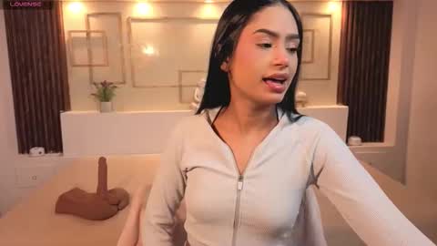 Snapshot of chloemoon9 chatting on November 2025 11:38:02 AM Chloe Moon online show from November 2025 11:38:02 AM