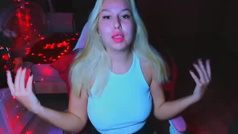 ChloeRicci online show from October 2025 02:47:02 AM