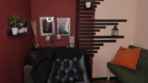 Chloe online show from October 2025 11:10:01 AM