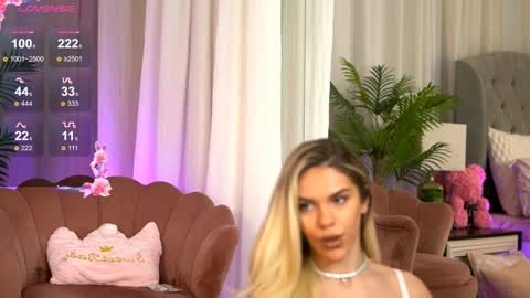 Chloe online show from February 2025 09:39:02 PM