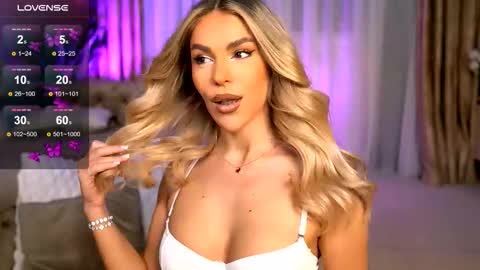 Chloe online show from September 2025 08:21:01 PM