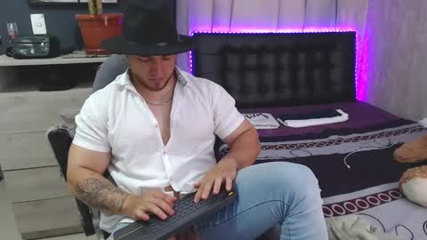 chris_huntter online show from March 2025 06:59:02 PM