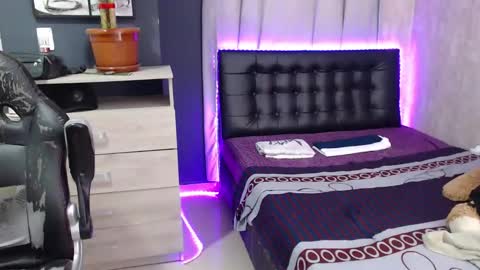 chris_huntter online show from March 2025 08:33:02 PM