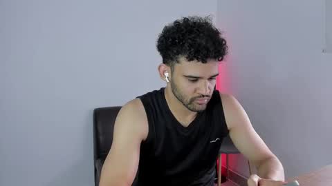 Im Chirs IM MODEL INDEPENDT online show from September 2025 08:12:02 PM