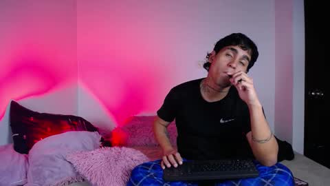 Christian Wang online show from October 2025 12:55:01 AM