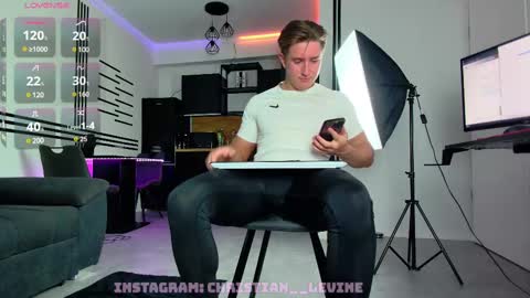 UPVOTE ME ------  ILL DO SOMETHING FOR FREE online show from February 2025 06:58:01 PM