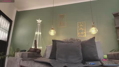 Christiekroes online show from December 2024 04:06:01 PM