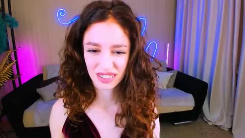 christinaconteeree online show from October 2025 01:40:02 PM