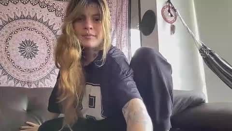 Val riess -- Instagram free online show from October 2025 06:07:02 PM
