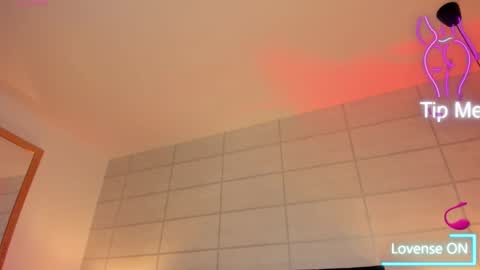 Christine  online show from September 2025 12:43:02 PM