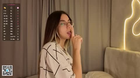 Snapshot of christinfinnie chatting on December 2025 05:00:01 PM Ellie online show from December 2025 05:00:01 PM