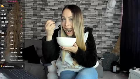 Ciindy Lovers online show from October 2025 03:09:01 PM