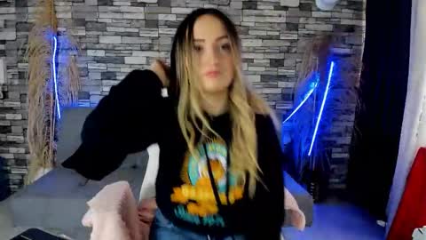 Ciindy Lovers online show from October 2025 03:43:01 PM