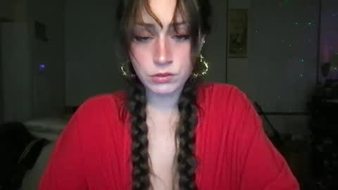 Snapshot of cinnamonpeaches chatting on October 2025 11:49:02 PM Carmen online show from October 2025 11:49:02 PM