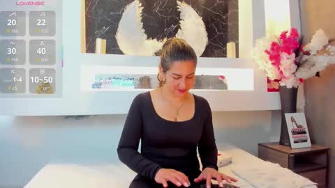 Cinthya  online show from October 2025 12:13:02 PM