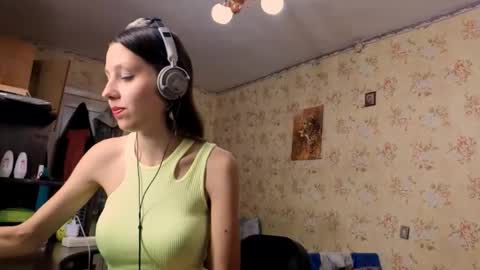 Snapshot of cirabonnet chatting on October 2025 10:27:01 AM Lisa Salivan online show from October 2025 10:27:01 AM